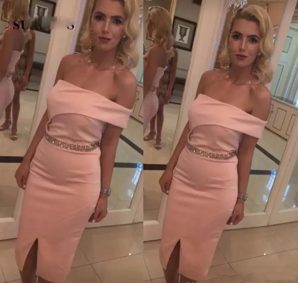 

2022 New Blush Pink Sheath Cocktail Dress Crystal Sash Off Shoulder Short Semi Club Wear Homecoming Party vestidos de gala