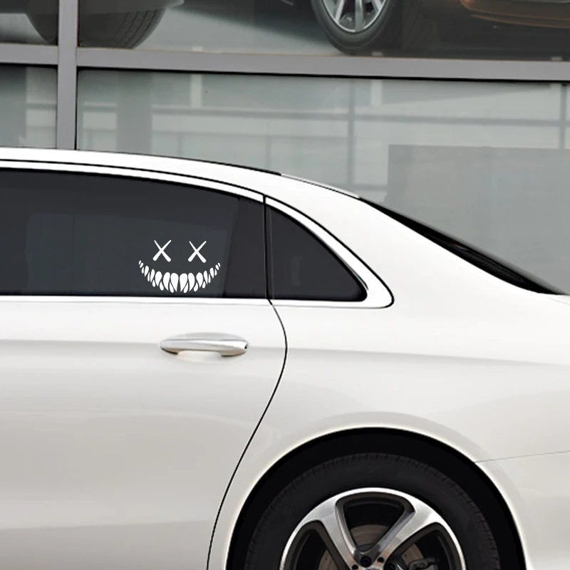 Улыбающееся Лицо Демона Автомобильная Наклейка 20x13 См