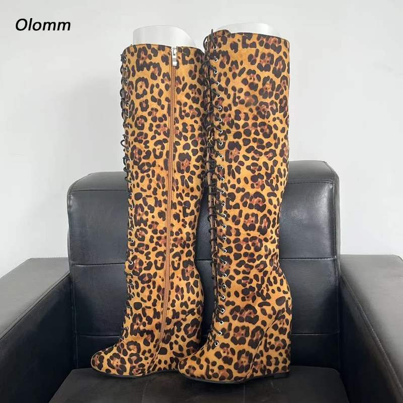 Фото Olomm/Новое поступление, женские зимние сапоги до колена на танкетке, с круглым носком, красивая леопардовая обувь для вечеринок, женские размеры США 5-20 №1