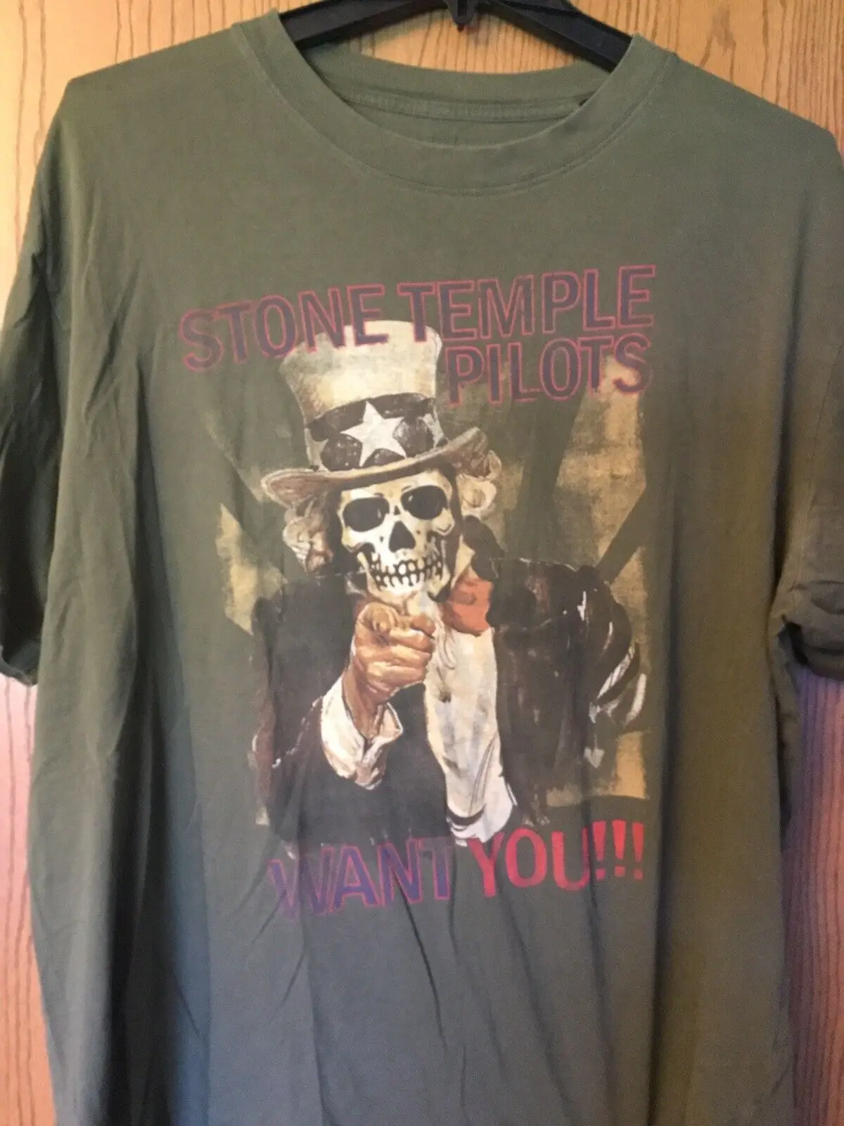 Пилоты из каменных дужек. Рубашка. Зеленый.