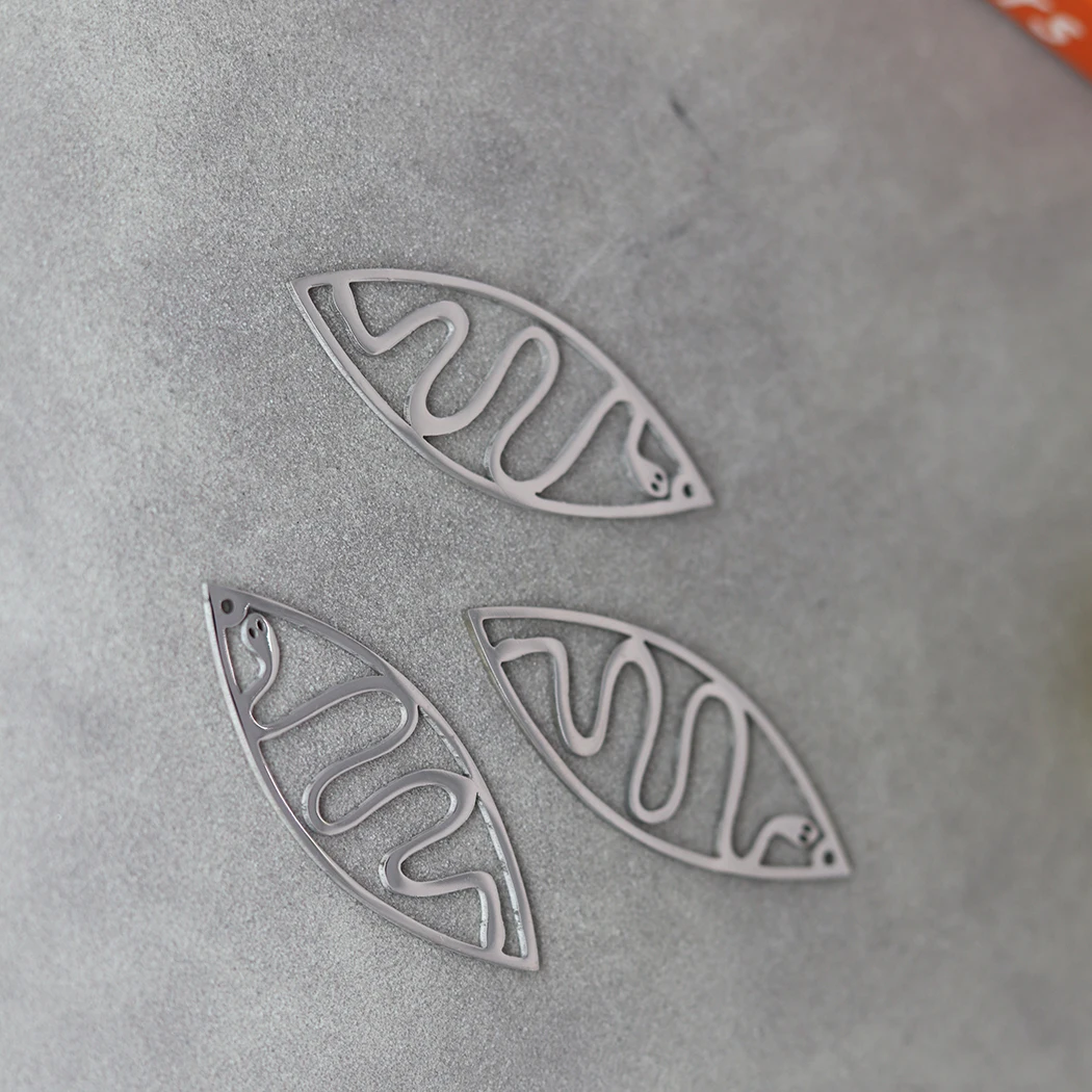 

3pcs/Stainless steel silver leaf shape wrapped snake charm pendant DIY everyday necklace earrings accessory