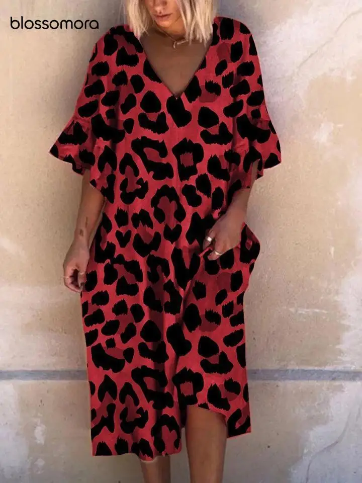 

Женское платье-миди с леопардовым принтом, рукавом-бабочкой и V-образным вырезом
