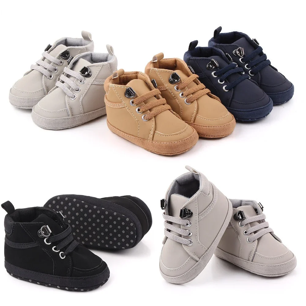 

Брендовая обувь для новорожденных мальчиков, мягкая подошва, детская кроватка, противоскользящие кроссовки, однотонная обувь для первых шагов из ПУ для 1 года, 0-18 месяцев