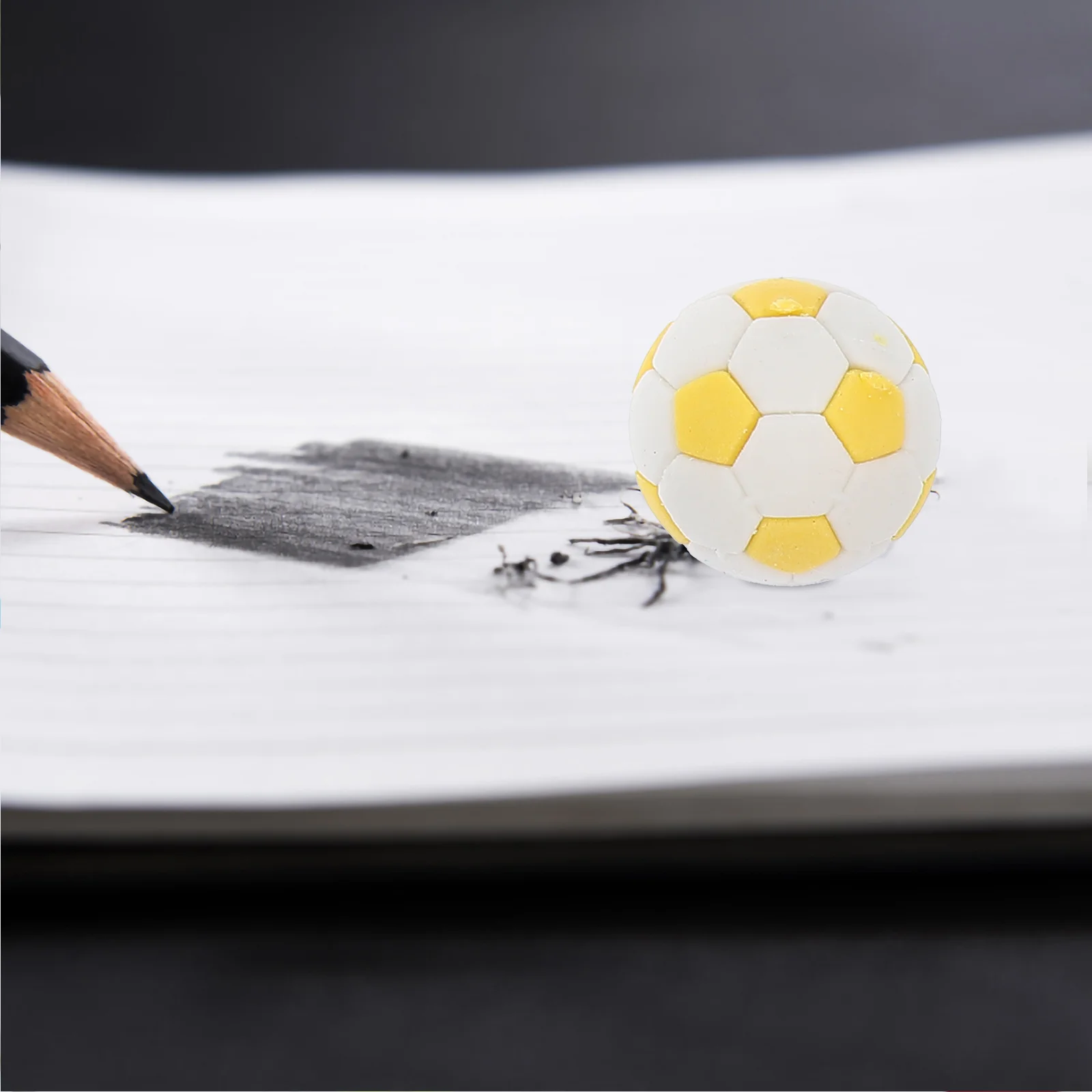 20 шт. ластик нежный футбольный 3d мультфильм маленькая форма разноцветные