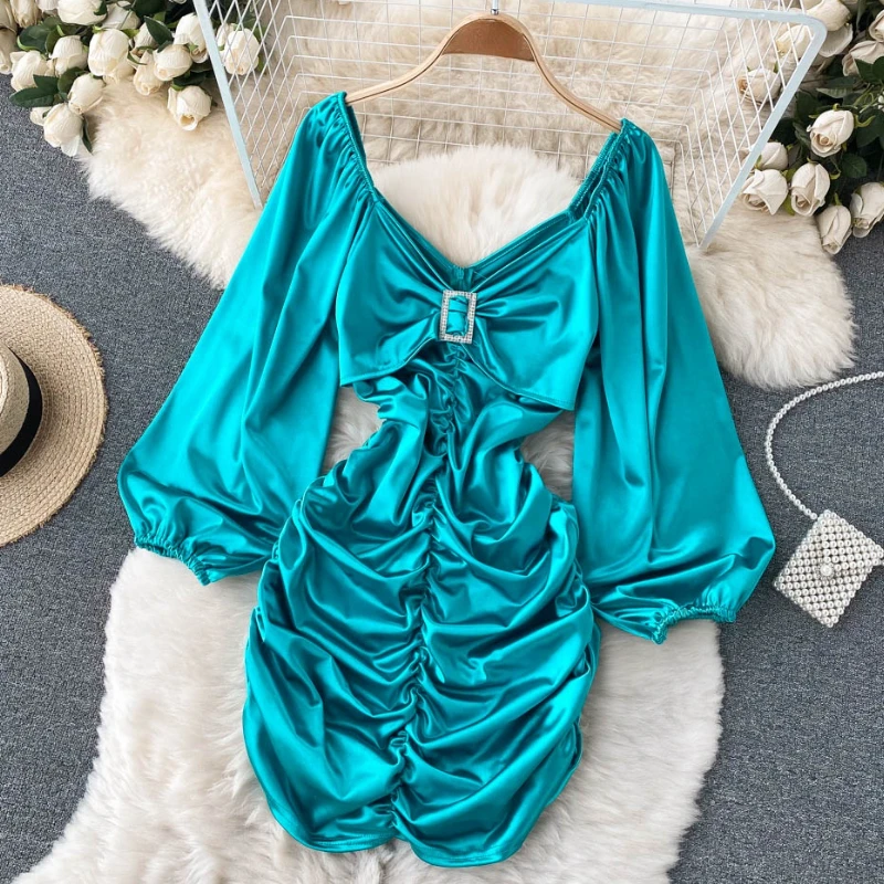 Женское облегающее платье-карандаш выше колена с длинным рукавом и V-образным