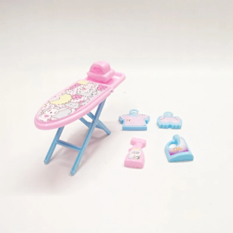 

1 комплект 1:1 Кукольный домик, мини-пластиковая гладильная доска, вешалка для одежды, аксессуары для стиральной машины, Дезинфицирующей буты...