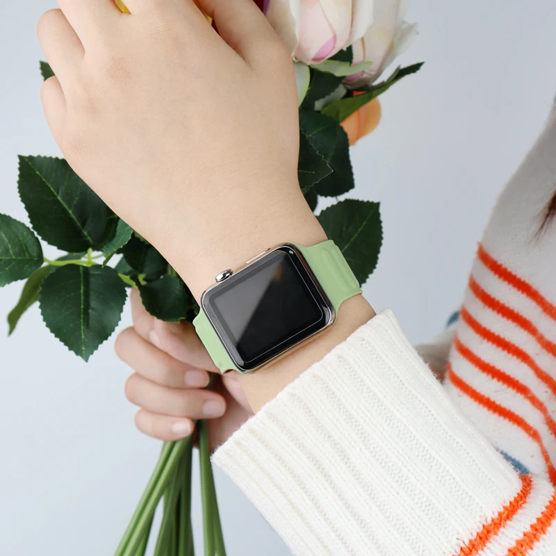 Silicone link loop Magnetic strap For apple watch band 44mm 40mm iWatch series7 6 SE 5 4 3 2 1 Sport Rubber bracelet 42mm 38mm