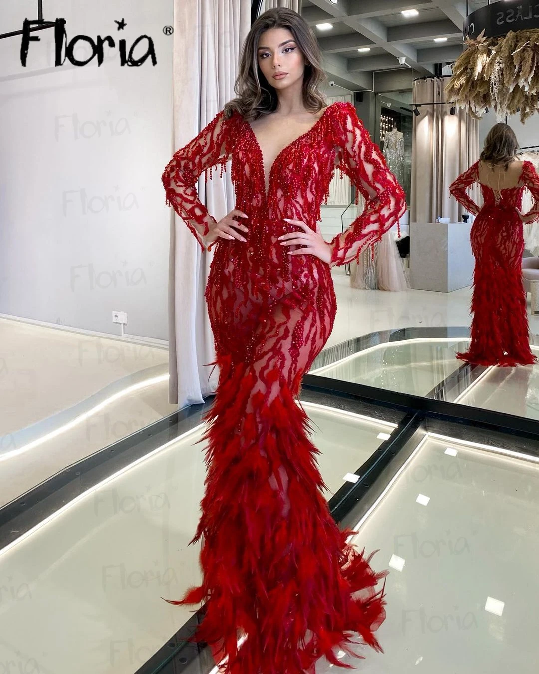 Великолепное длинное вечернее платье с перьями и юбкой-годе вечерние платья