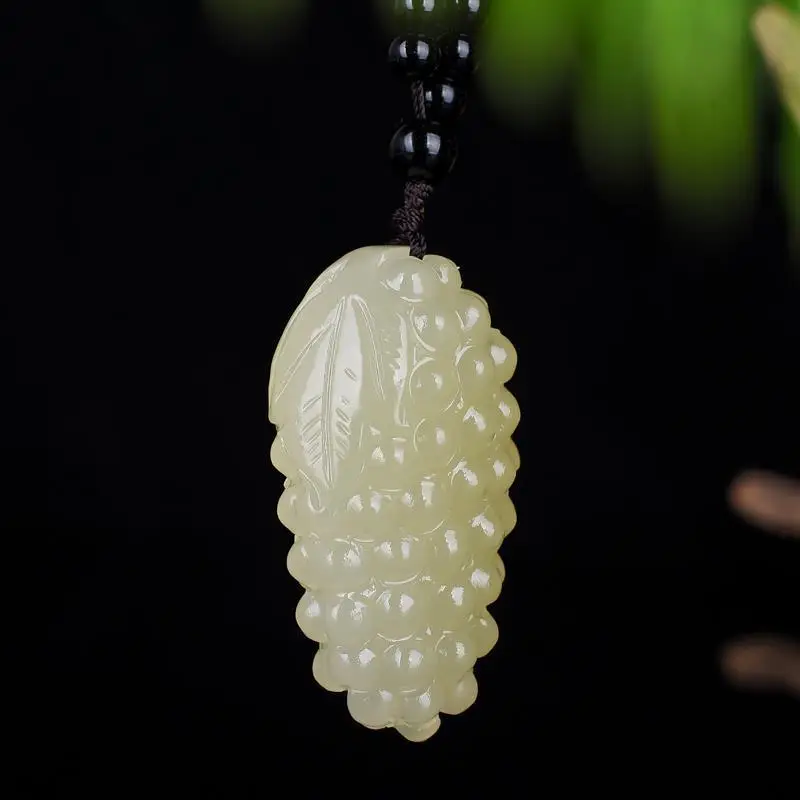 

Natural hetian jade carve Grape Patronus pendant Bless peace necklace jewellery fashion for women men lucky gifts