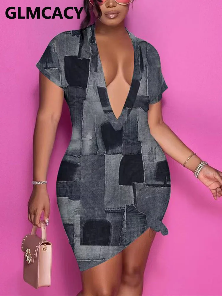 

Женское облегающее мини-платье с коротким рукавом и V-образным вырезом