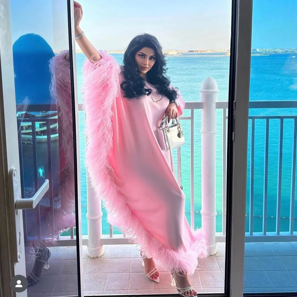 

Женское атласное вечернее платье до щиколотки, с перьями