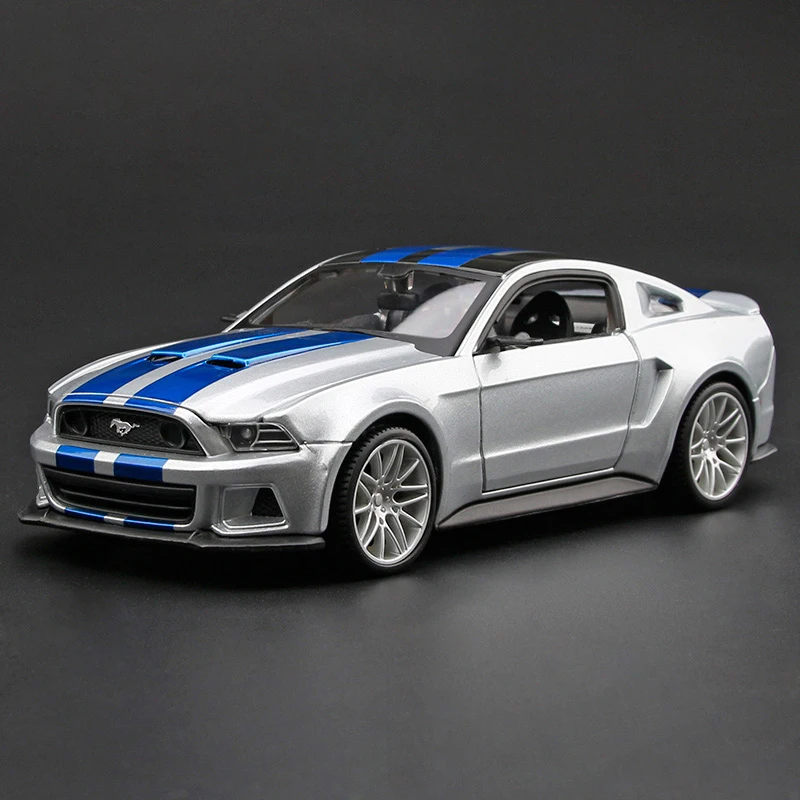 Модель автомобиля Ford Mustang GT Racer 2014 1:24 из сплава