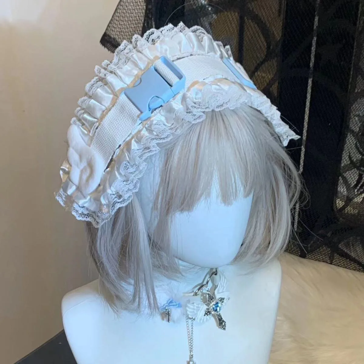 Кружевная повязка на голову с крыльями ангела и оборками 1 шт.