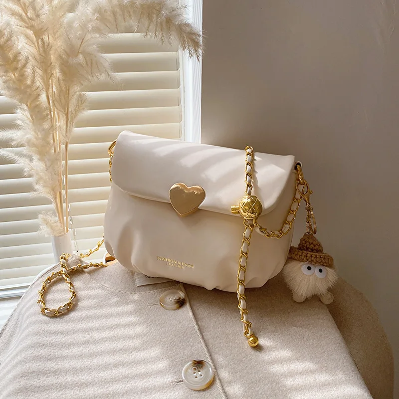 

2023 Original Design Cute Ladies Cloud Shaped Shoulder Bag Multifunctional Exquisite Fashion Chain Messenger Bag for Daily Use