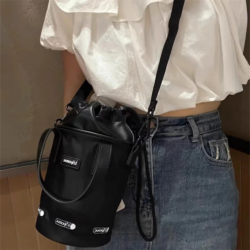 Lesportsacs Сумка через плечо Черная сумка-мешок 22*16 см Простая портативная сумка X106