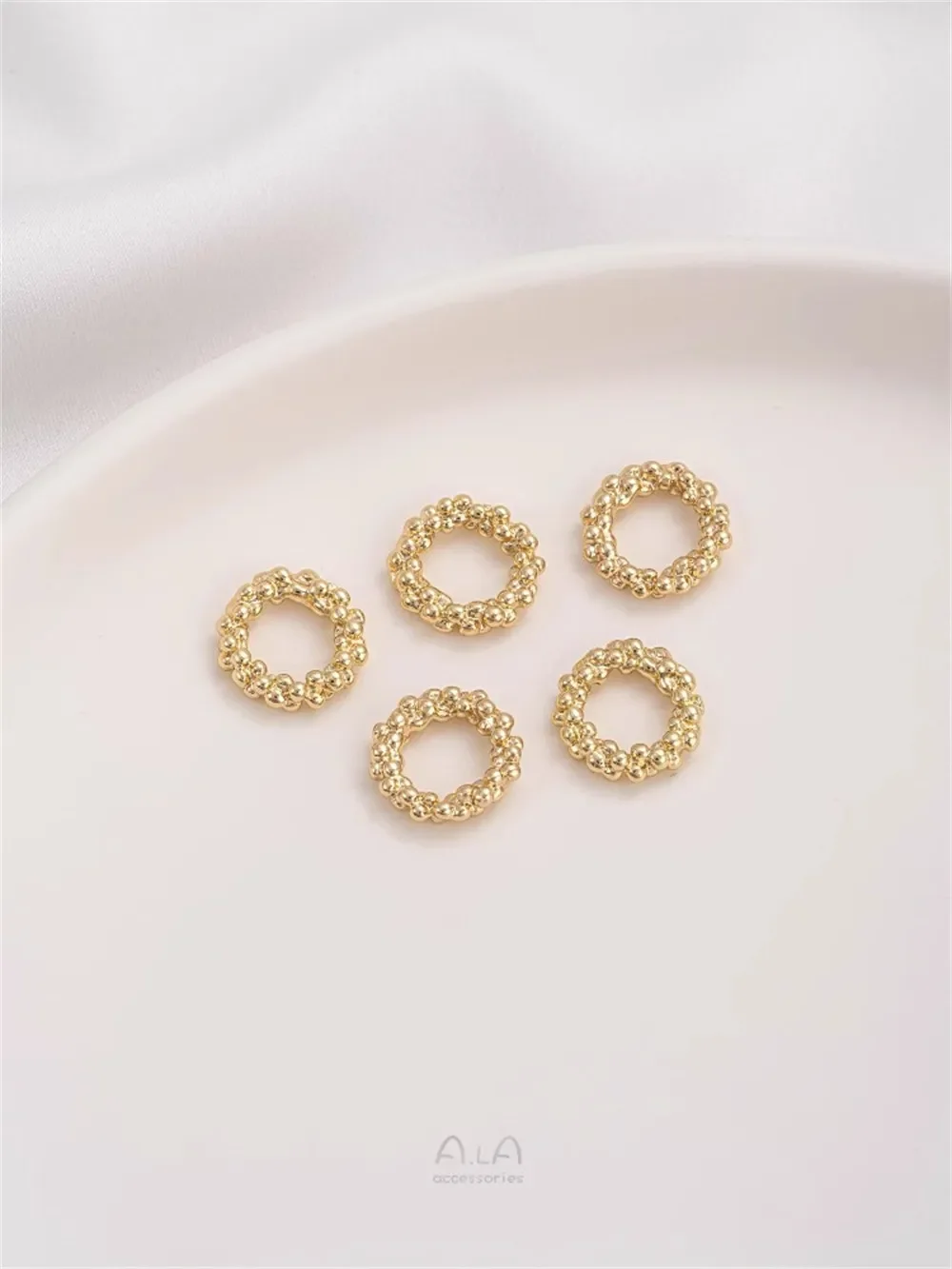 14-каратное позолоченное вогнуто-выпуклое кольцо с замкнутым контуром в горошек