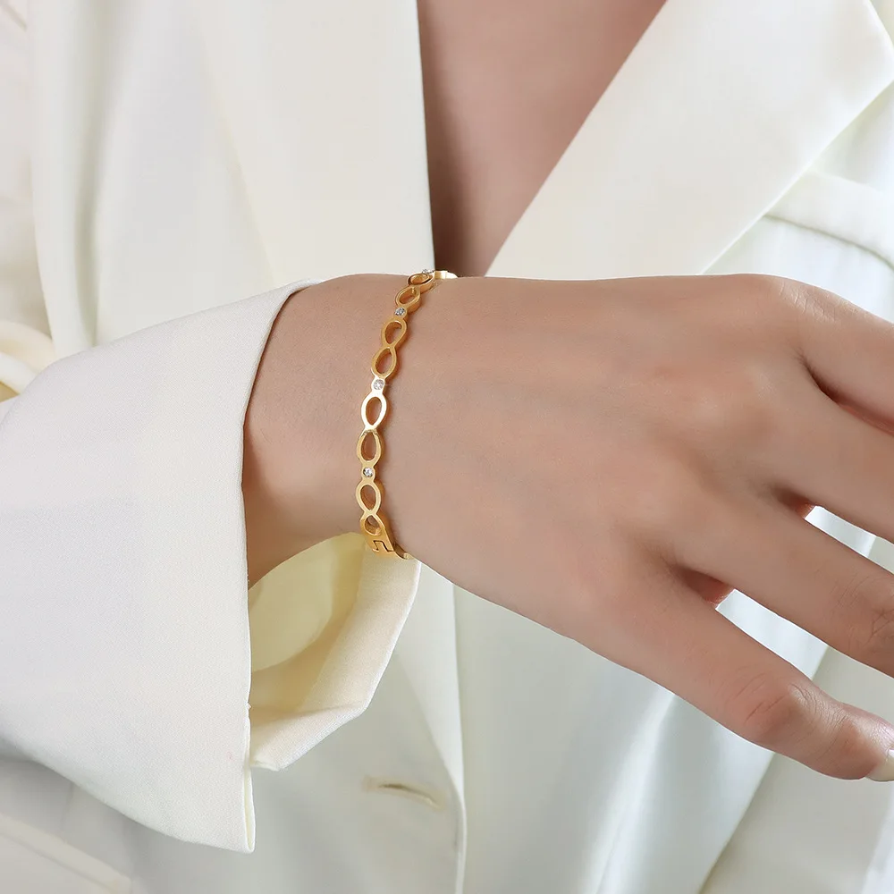 

Korean Minimalist Women's Bracelet Fashion Women's Jewelry Stainless Steel Hollow Bracelet Wedding Party Gift