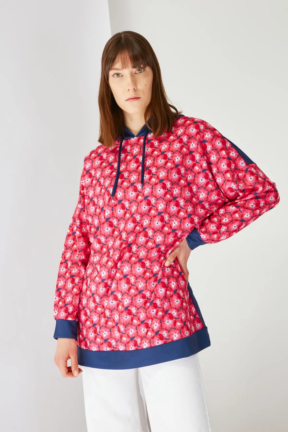 

Trendyol Printed Hooded Knitted Sweatshirt TCTSS21SW0346