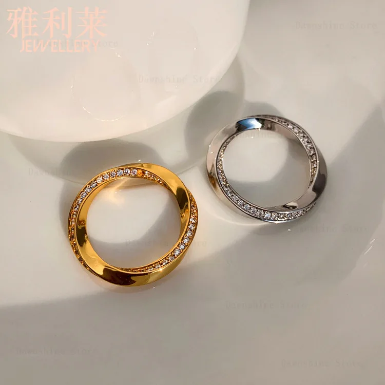 

European And American Ins Diamond Mobius Ring Female Light Luxury Niche Design High-end Exquisite Ring Fashion Personality