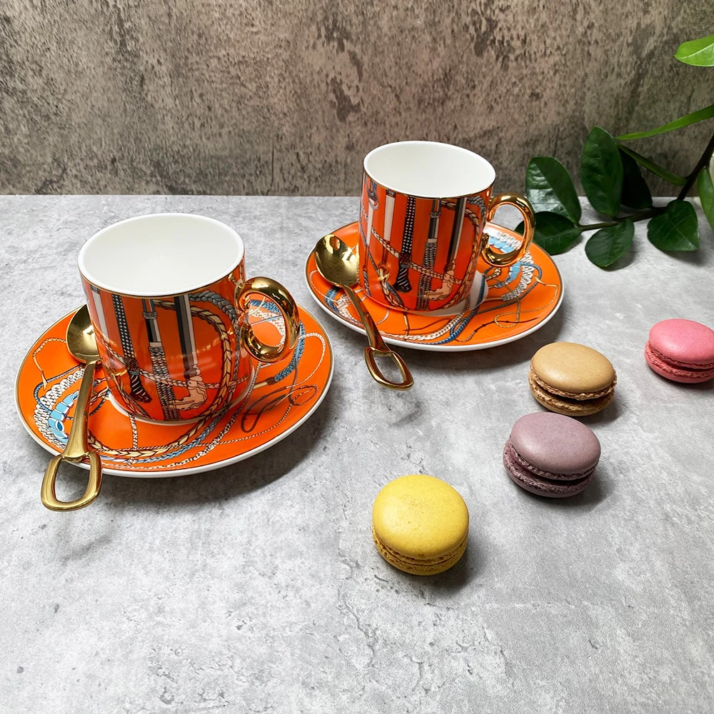 

Luxury 2 Sets Euro Royal Court Bone China Cups And Saucers Retro Couple Coffee Mugs Afternoon Tea Set with spoon Gift Box