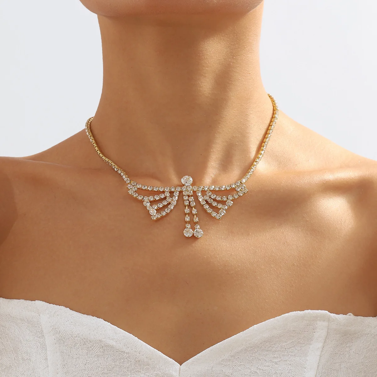 

Geometric Creative Necklace Fashion Three-Dimensional Butterfly Full Diamond Temperament Necklace Fashion Necklaces