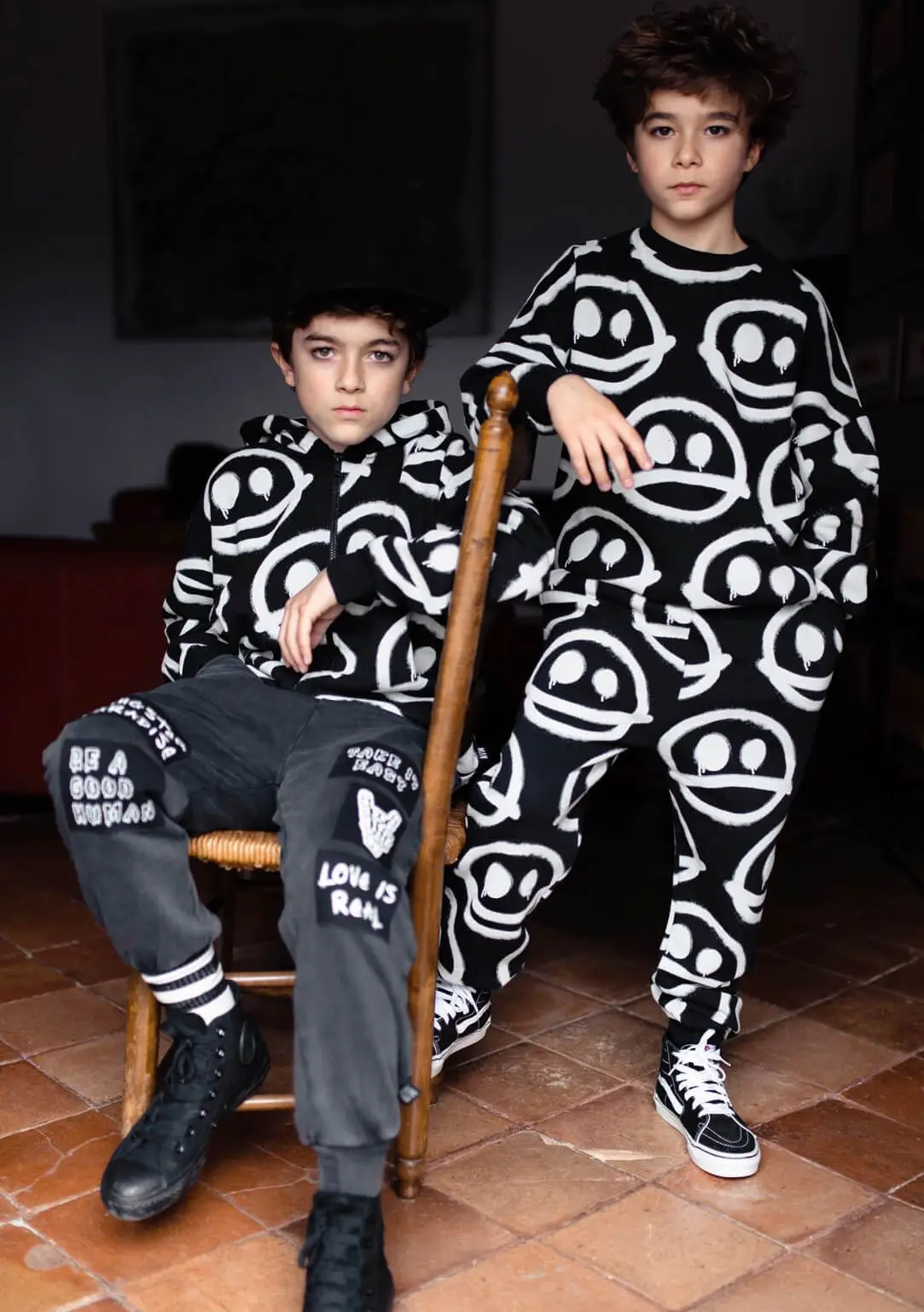 Детский комплект из Свитера и брюк с капюшоном