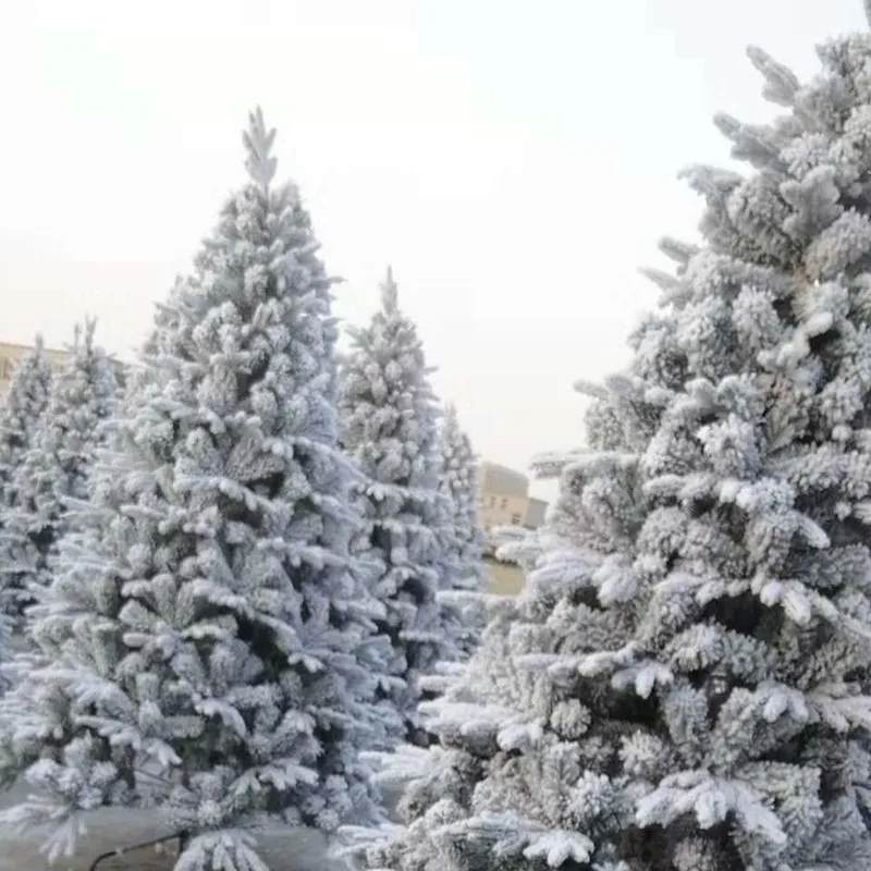 Рождественская елка из полиэтилена с потертостями металлической подставкой для