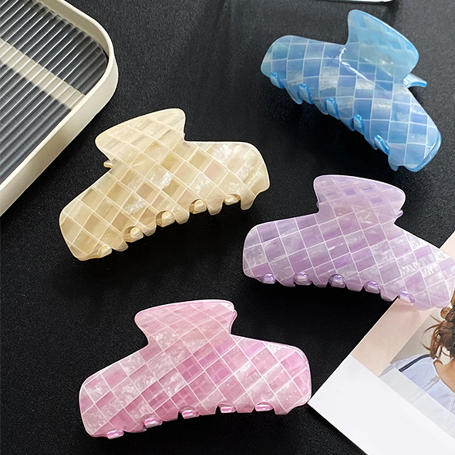 

Vintage Women Acetate Checkered Hair Claw Clips Geometric Plaid Headband Hair Clips Girls Hairpins Fashion Cute Hair Accessories