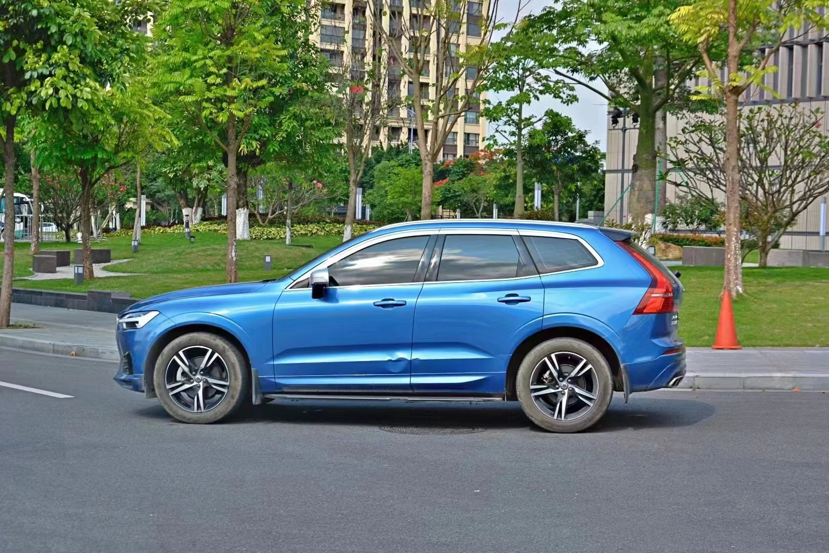 

Chrome Door Visor Side Window Deflector Shade Sun Rain Shield Silver Trips Eaves for Volvo XC60