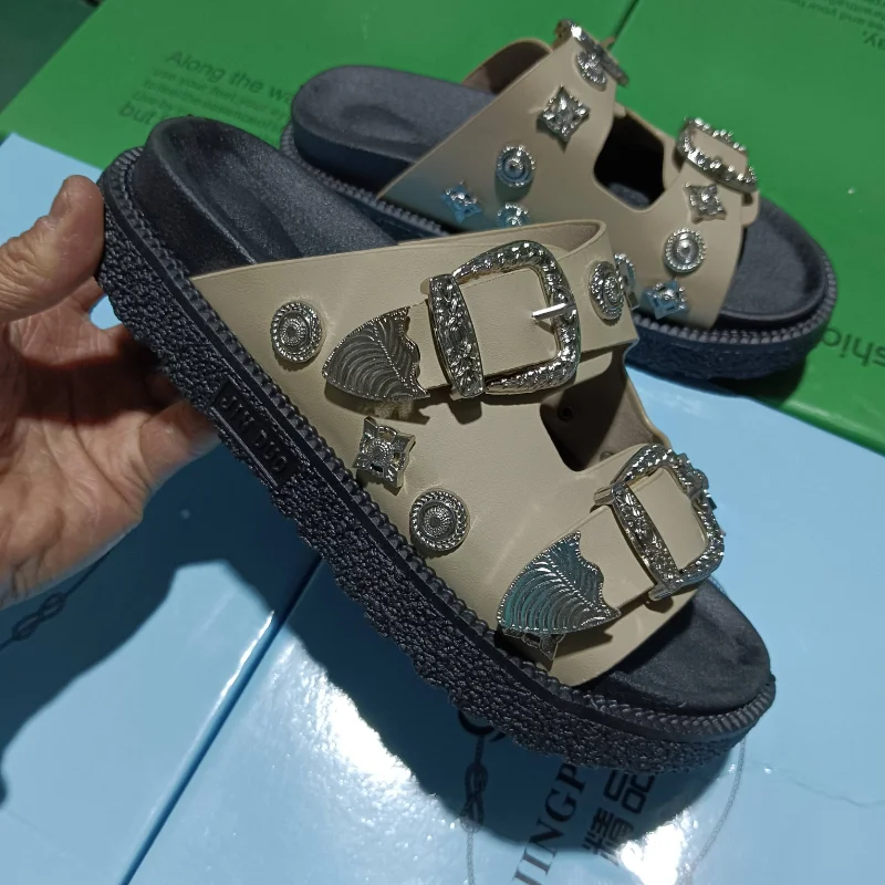 Women's Luxury Brand Slippers 2023 Summer Fashion Metal Buckle Boutique Decoration Wedge Heel Platform Shoes Outer Wear Sandals