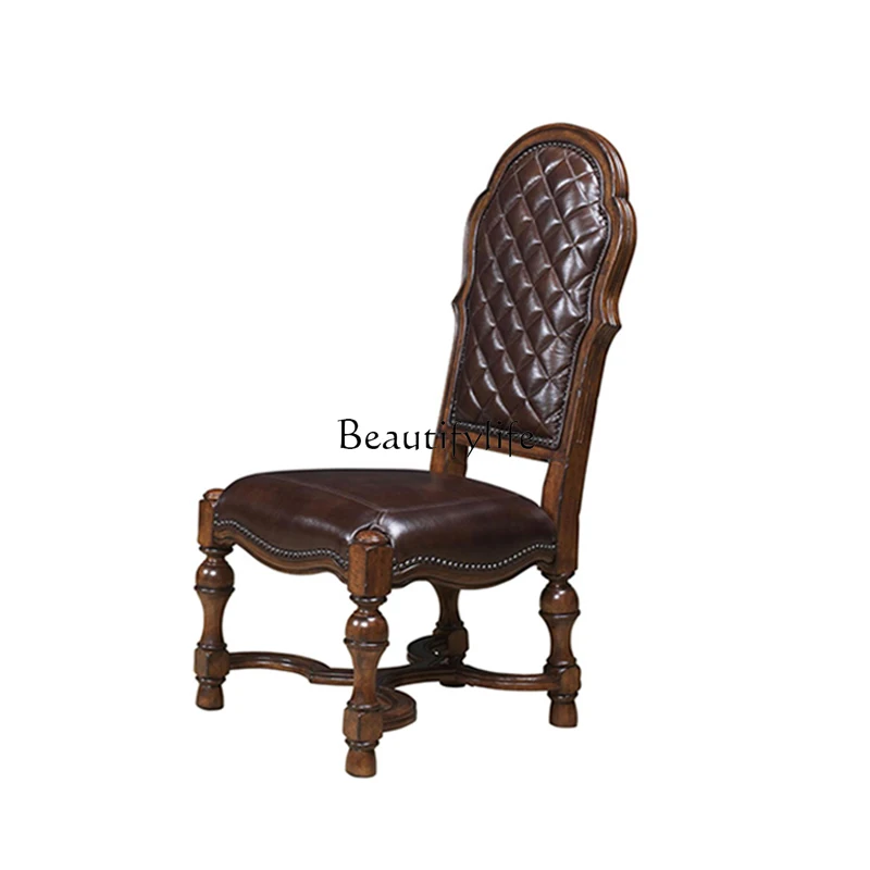 Чистый красивый деревенский кожаный обеденный стул из массива дерева красного