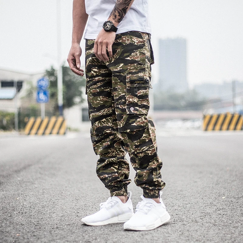 Fashion Designer Men Jeans Loose Fit Multi Pockets Casual Cargo Pants Hombre Hip Hop Joggers Men Camouflage Military Trousers