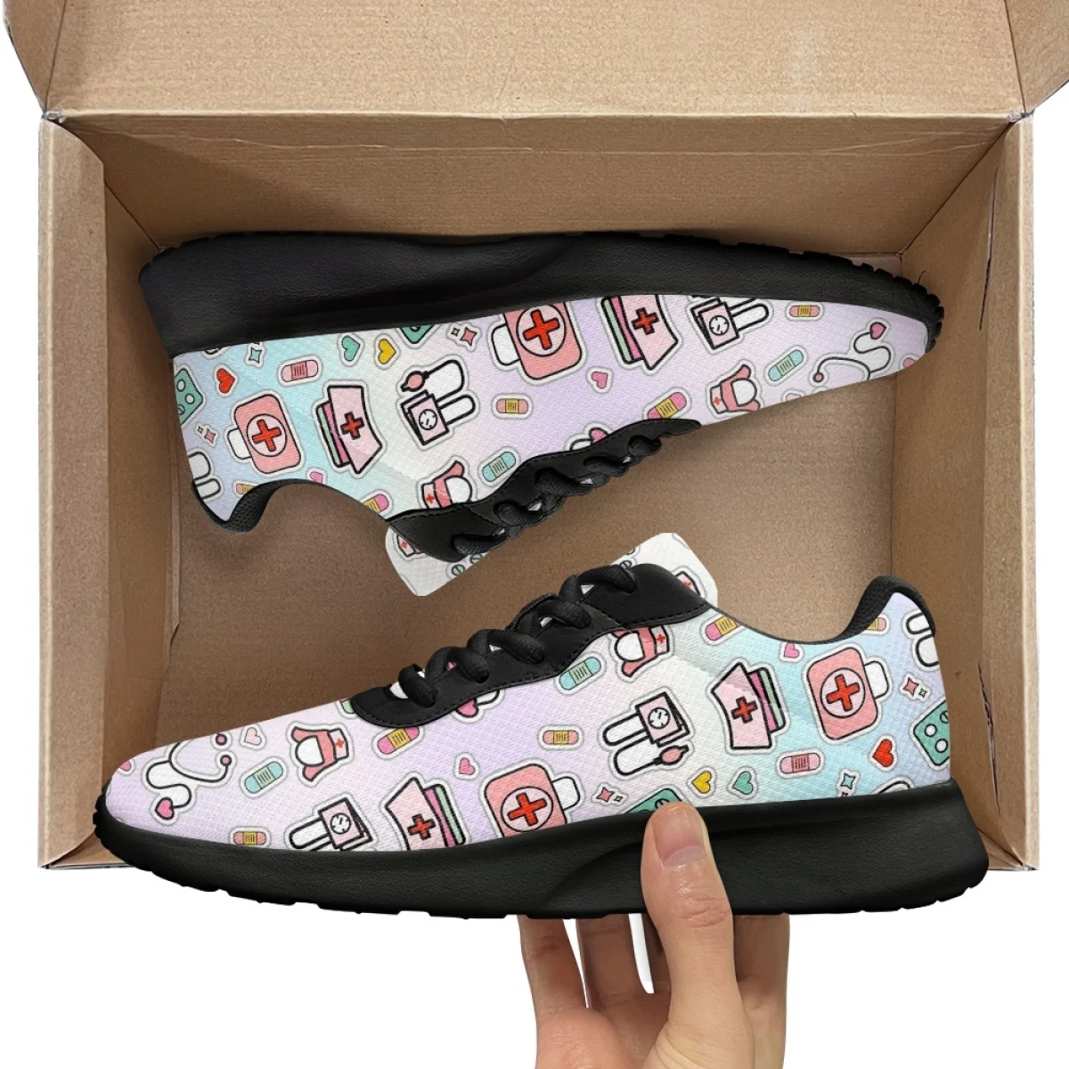 Кроссовки женские износостойкие плоская подошва с принтом для медсестер и
