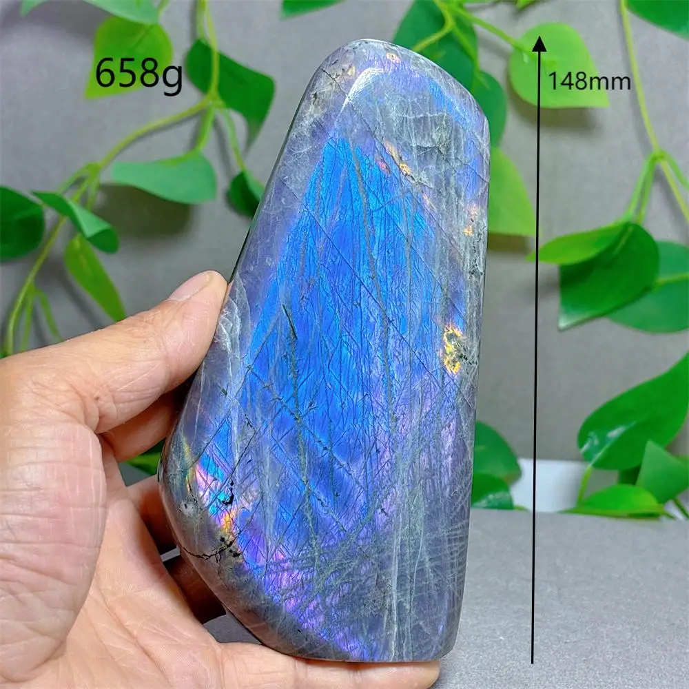 

Фиолетовый лабрадорит, кристалл