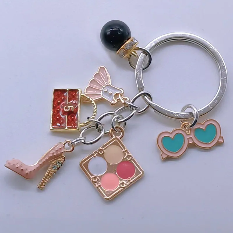Новый брелок-подвеска Шарм Восхитительная мода Стразы Высокие каблуки Сумка Юбка Косметический чехол Очки Аксессуары Дамские украшения.
