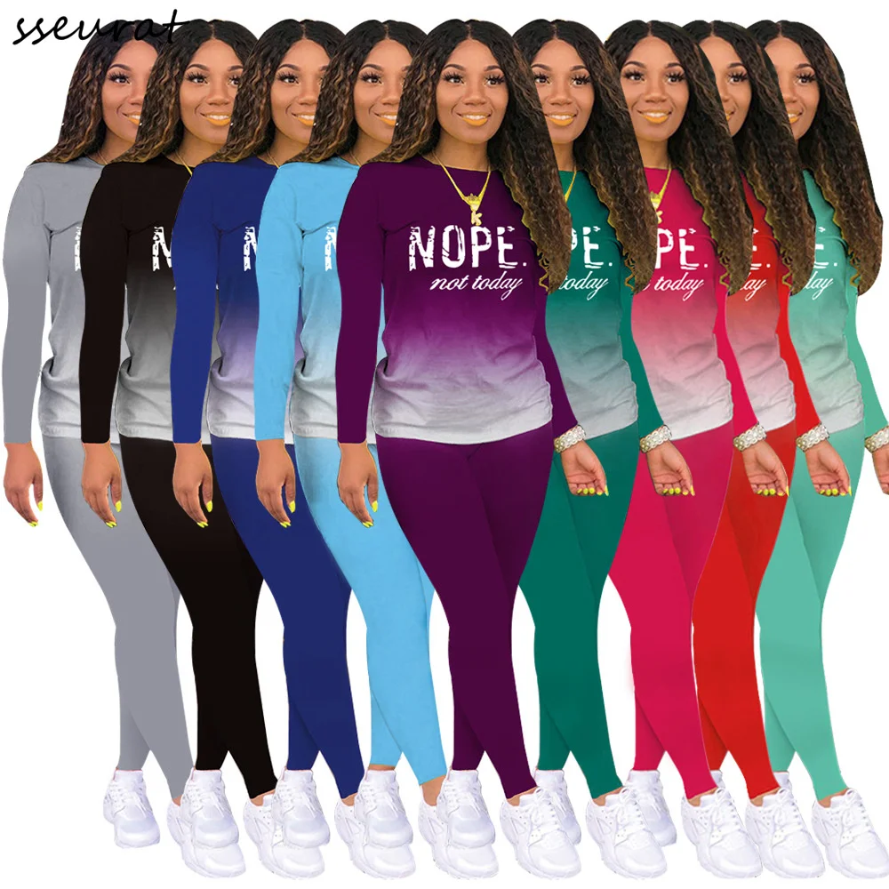 

Спортивный женский комплект из двух предметов с градиентом, футболка с длинным рукавом, топ, облегающие спортивные штаны, костюм для бега, с...