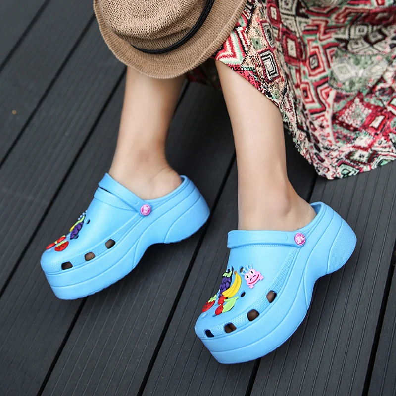 

2023 Women Sandals Summer Clogs Ladies Beach Garden Shoes EVA Lightweight Sandles Flat Mules Colorful Shoe Sandalias De Mujer