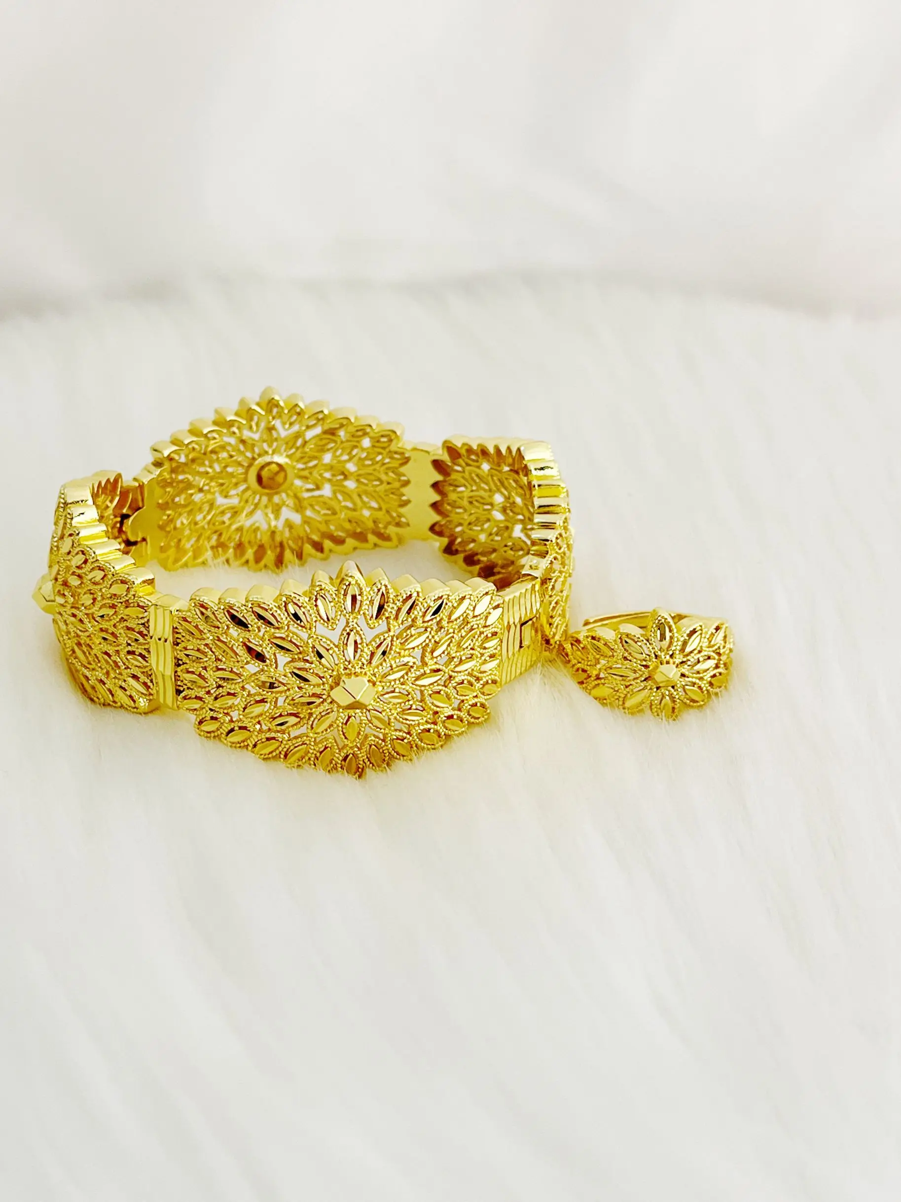 

Dubai Jewelry Set Bracelet Ring Women's Jewelry Party Wedding Anniversary Fashion Gold Plating Luxury Elegance
