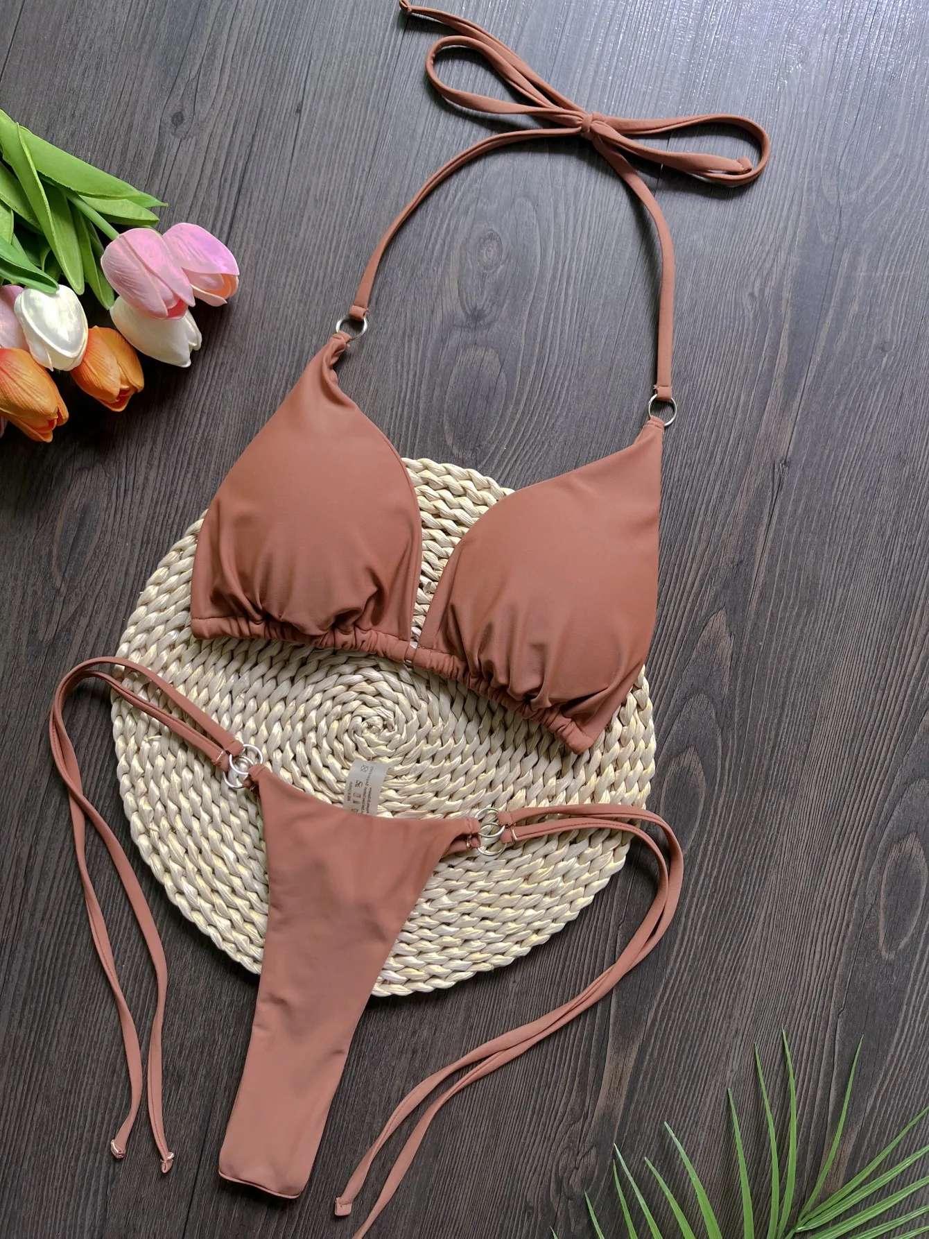 Бикини с лямкой на шее