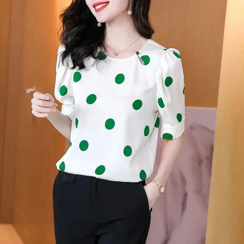 

Блузка женская шифоновая в горошек, Модный пуловер с круглым вырезом и короткими рукавами, универсальная рубашка в Корейском стиле, на пуговицах, на лето