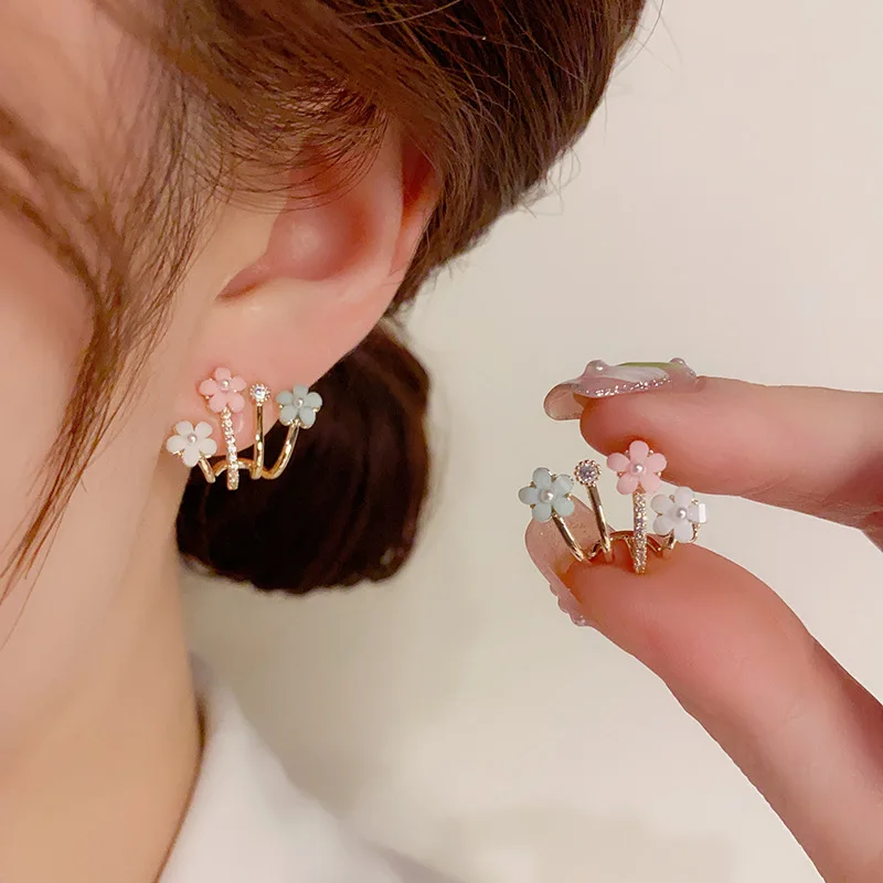 

Summer New Sweet and Cute Temperament Flower Fashion 925 Silver Needle Advanced Sense Art Versatile Earrings for Women.