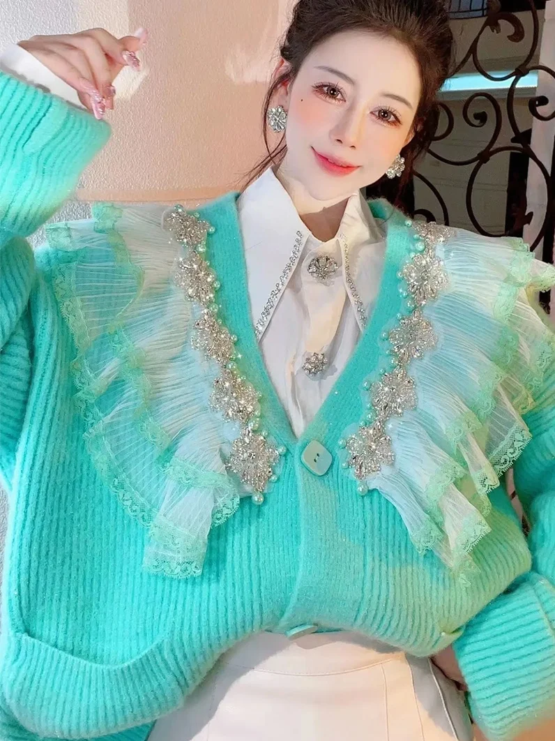 

Heavy engineering beaded v-neck splicing lace edge thickened sweater 2022 winter new style lazy style versatile sweet coat