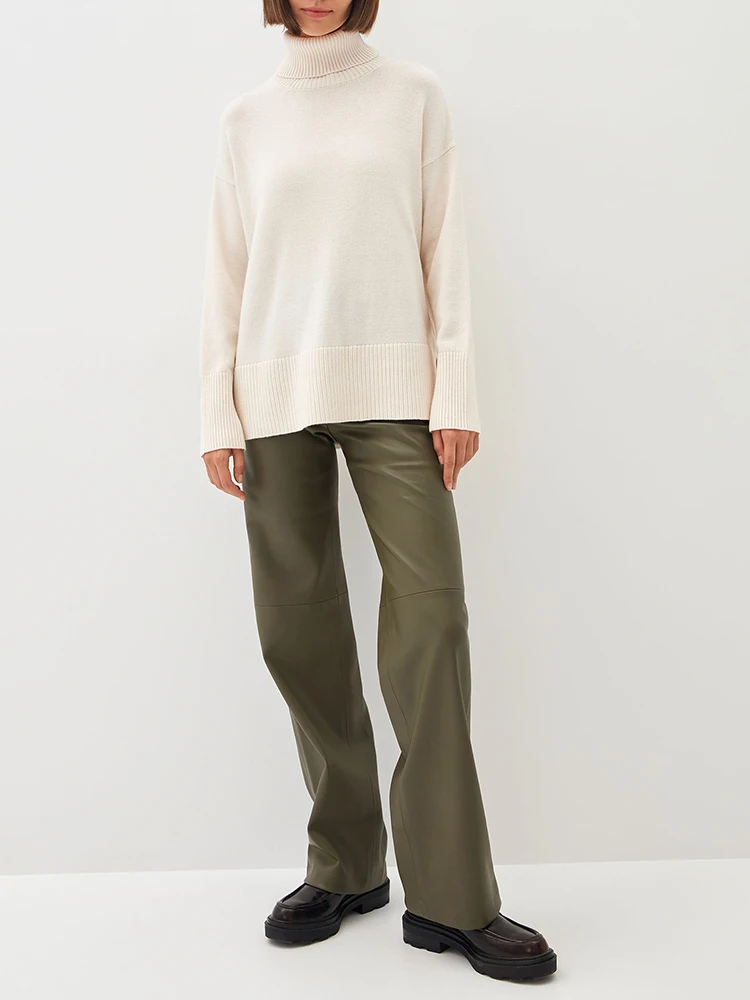 Свитер женский осенне-весенний однотонный свободного кроя с высоким воротником