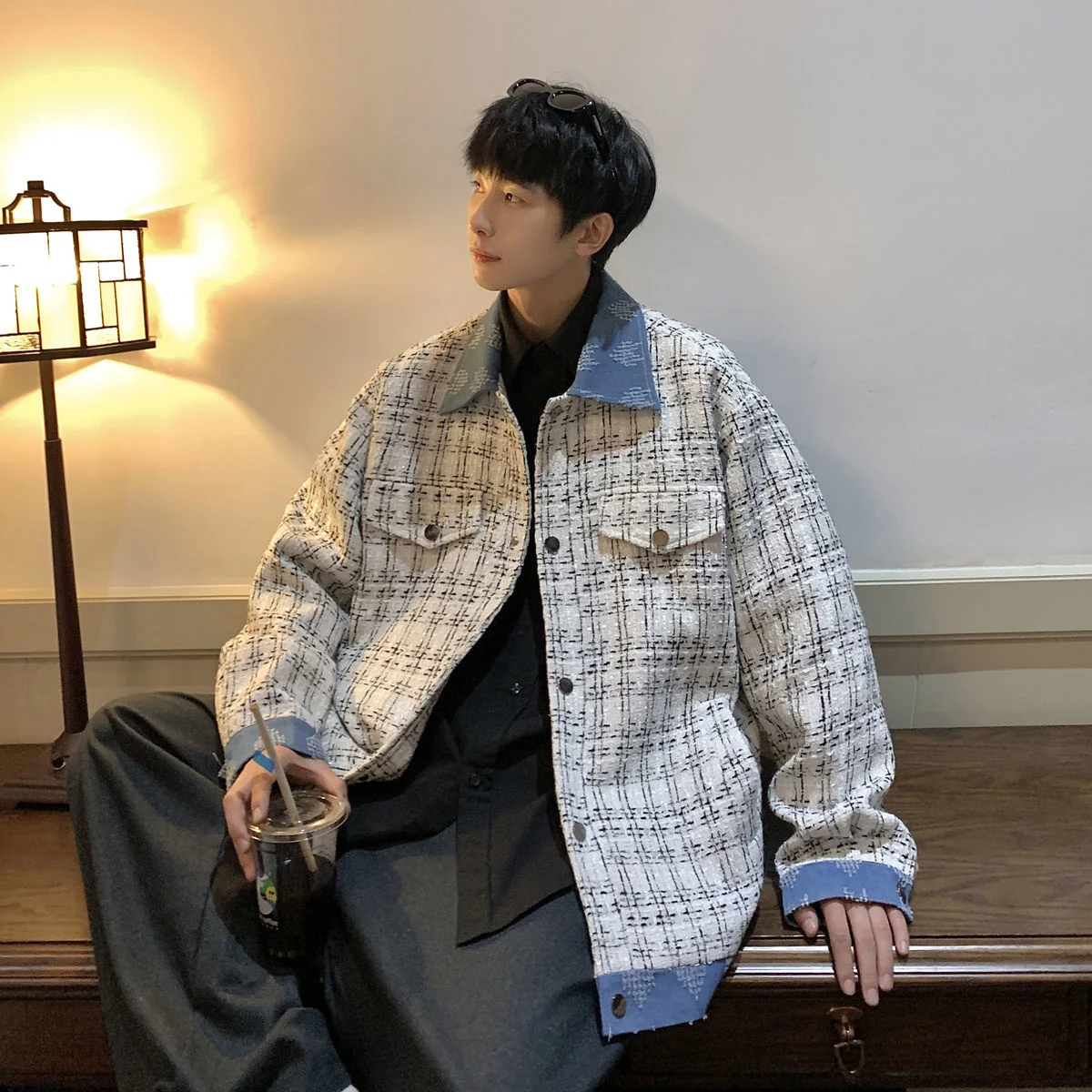 

Куртка мужская джинсовая в клетку, с принтом, черная/белая