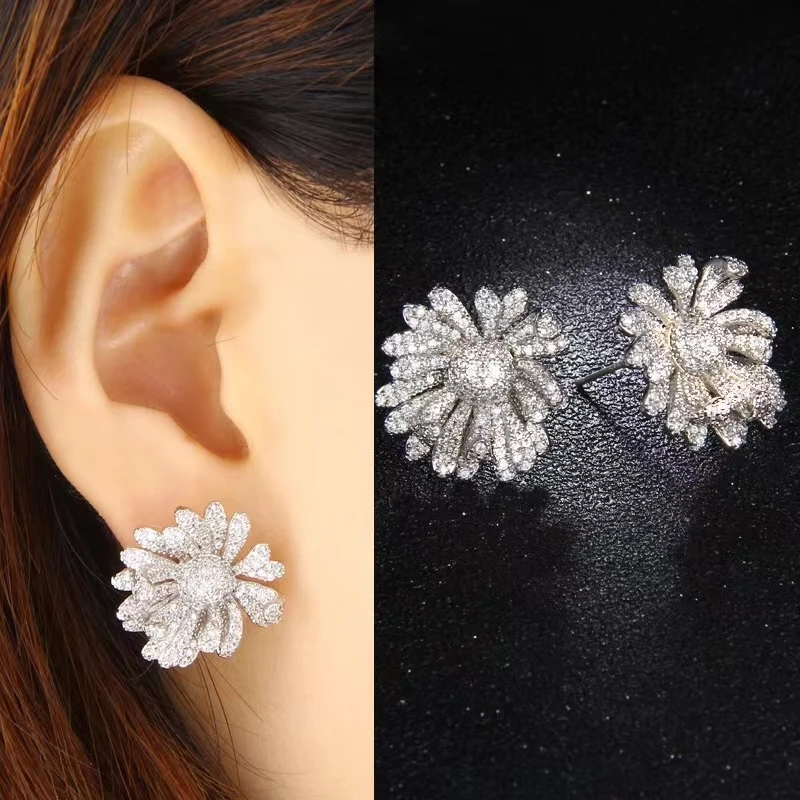 

SUGO 2022 Summer Fashion Shiny Personality Silver Color Flower Design Stud Earrings for Elegant Women Dinner Jewelry Accessories