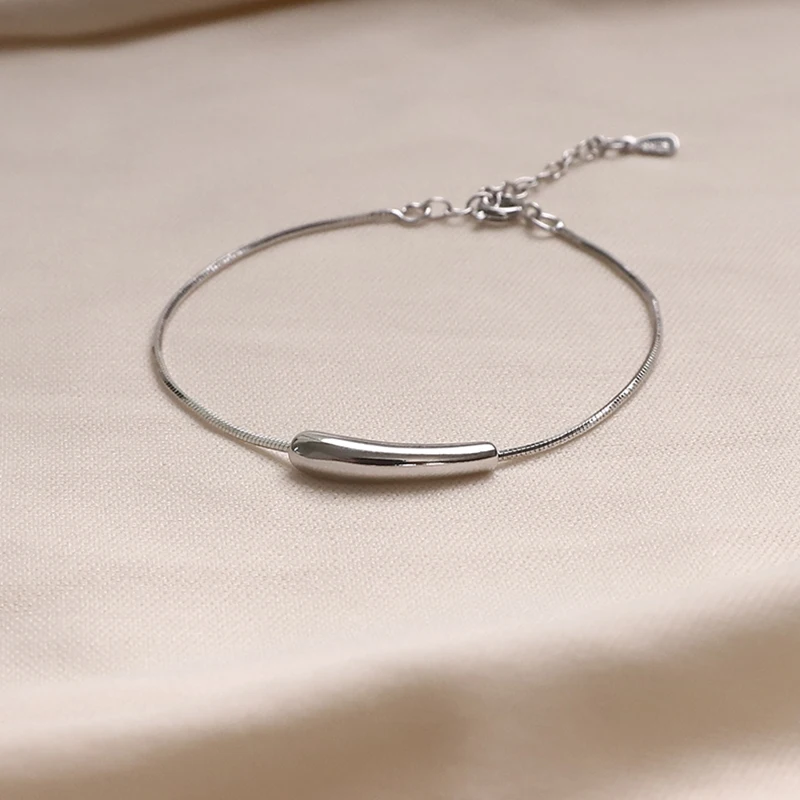 

Женский изогнутый браслет ANENJERY, серебристый геометрический браслет в виде капли воды, Ювелирное Украшение для вечеринки, на подарок