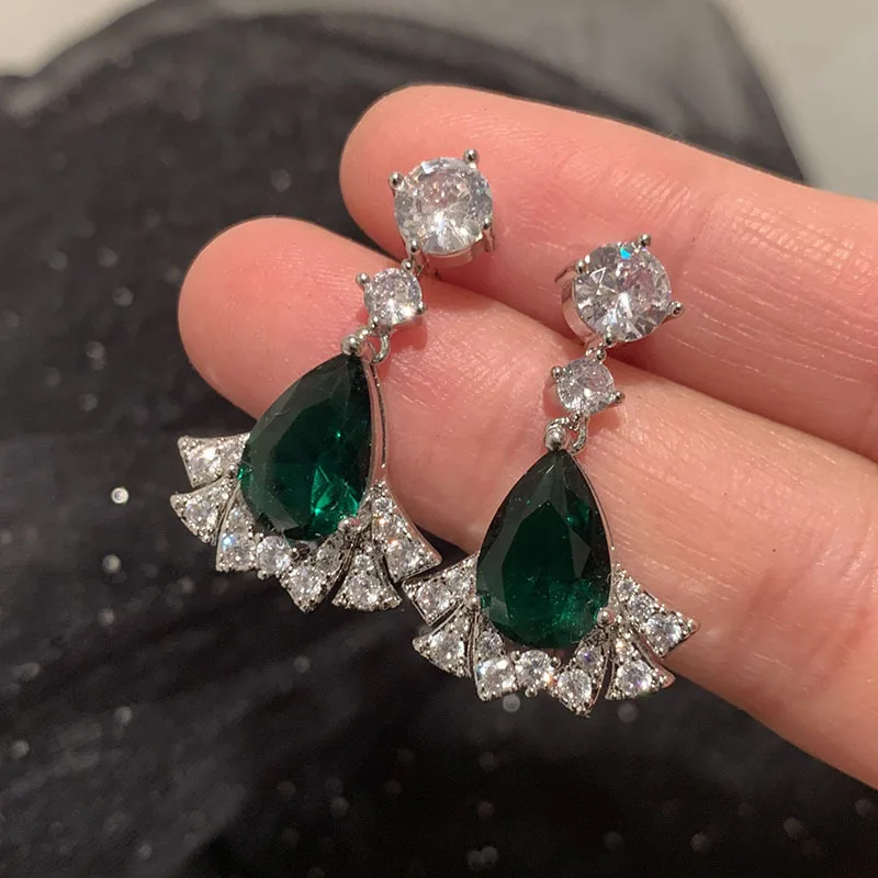 Супер камень. Кристаллы хаоса соник. Изумруд 100 карат. Изумруд 910 карат. Спиралевидные включения в колумбийском изумруде.