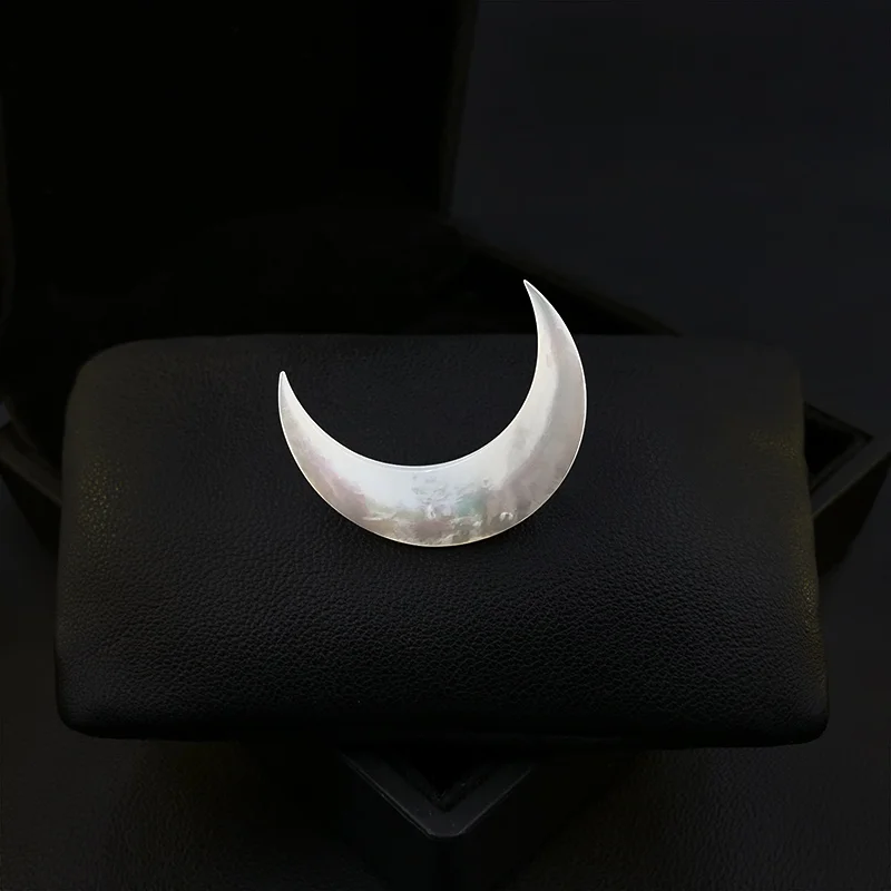 One-Bend Bright New Moon/Slightly Transparent Natural Sea Shell Crescent Magnetic Brooch/Luxury Women Suit Neckline Pin Jewelry