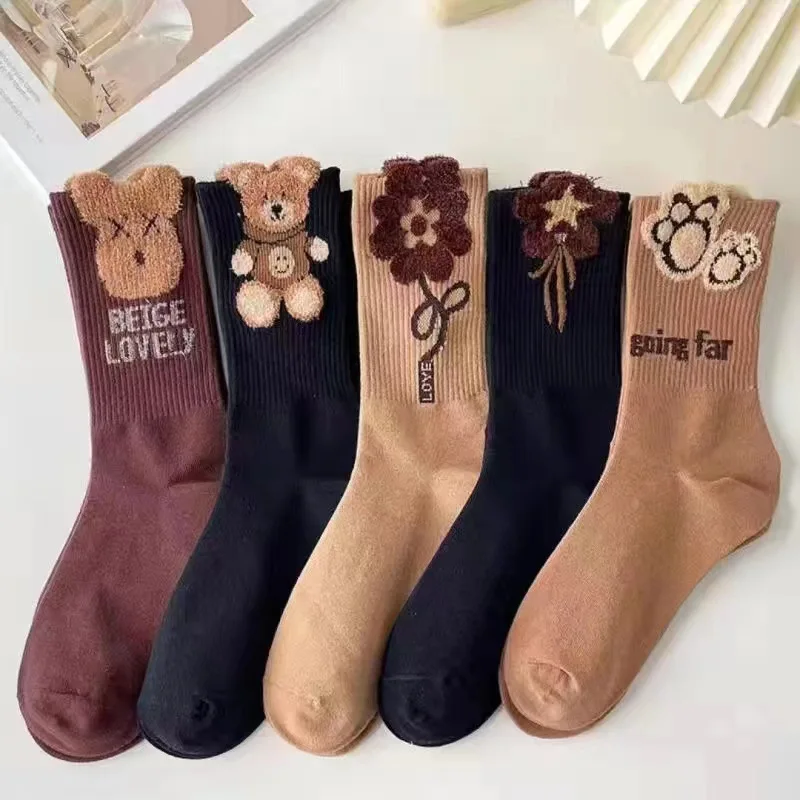 

Новинка, Модные Винтажные женские носки Kawai с рисунками из мультфильмов, 5 пар, простые, в стиле ретро, с милым пушистым медведем, модные, коричневые, черные носки для девочек