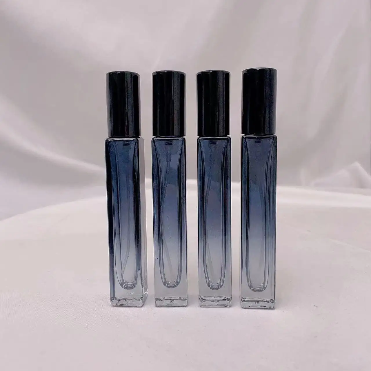 

10ml Manual Gradient Blue Spray Ball Bottle Perfume Alcohol Refillable Easy To Store Portable Glass Mini Packaging Container